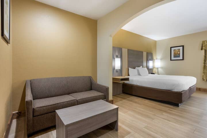 Room 5 of 31