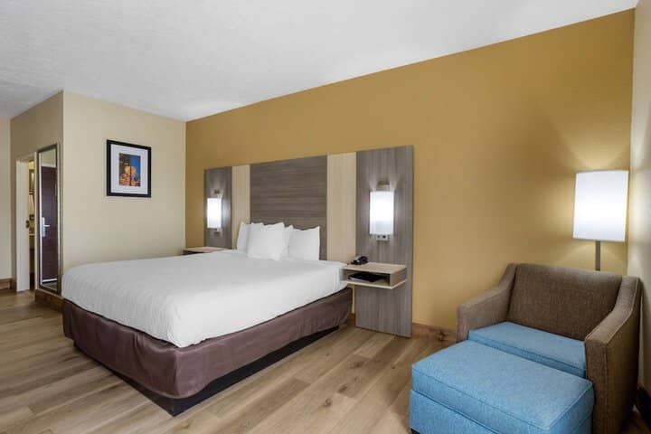 Room 9 of 31